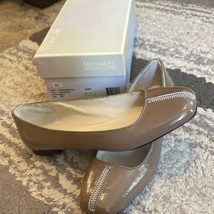 Michael By Michael Kors Womens Flats Birch New patent Downtown Flat